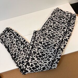 ZYIA Active Snow Leopard‎ Pocket Brilliant Hi-Rise 7/8 Leggings Women’s Size 12